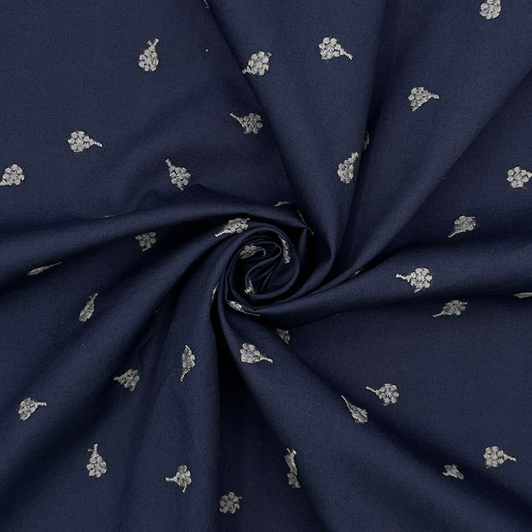 ベリー柄 ナッツ柄 木の実刺しゅう ブロード生地 (ネイビー)