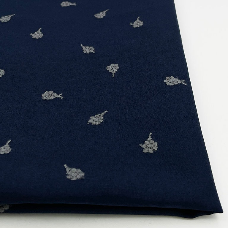 ベリー柄 ナッツ柄 木の実刺しゅう ブロード生地 (ネイビー)