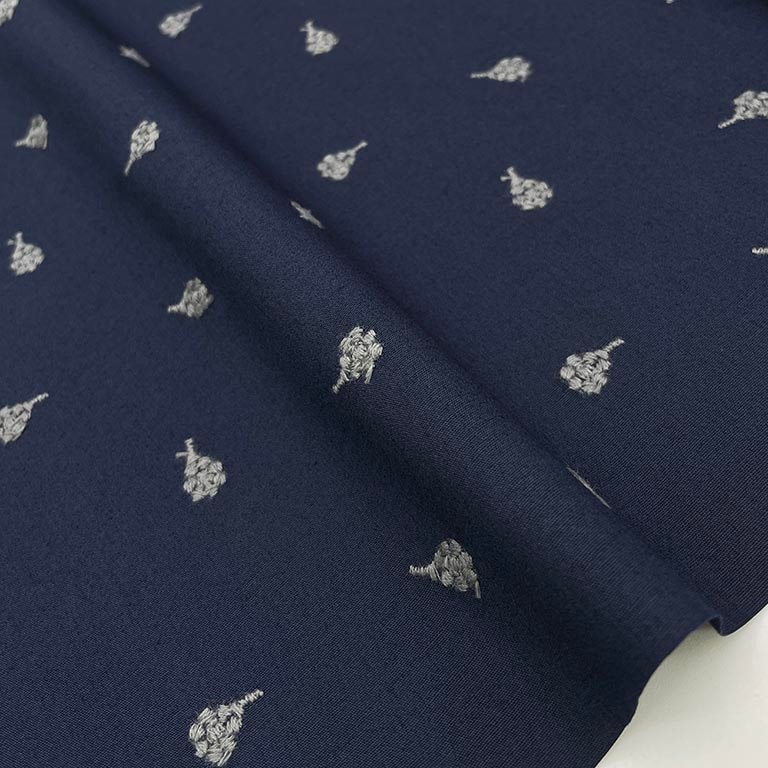 ベリー柄 ナッツ柄 木の実刺しゅう ブロード生地 (ネイビー)