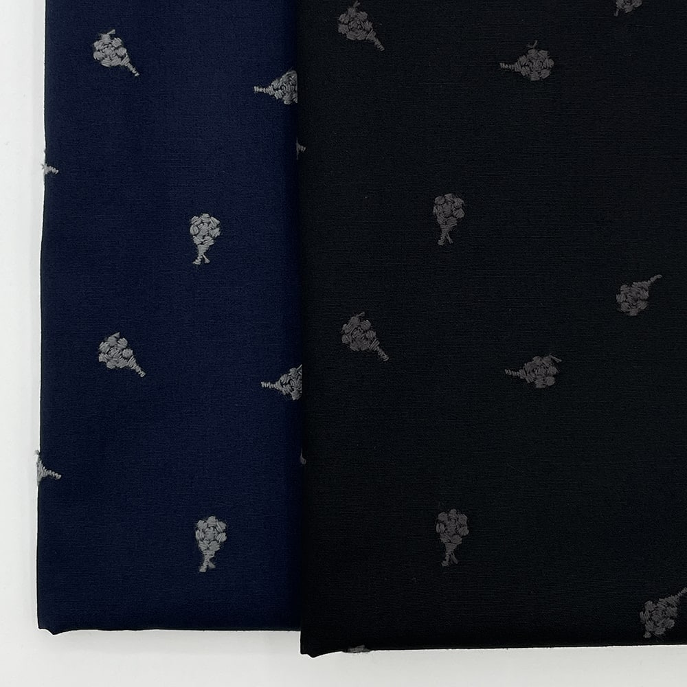 ベリー柄 ナッツ柄 木の実刺しゅう ブロード生地 (ネイビー)