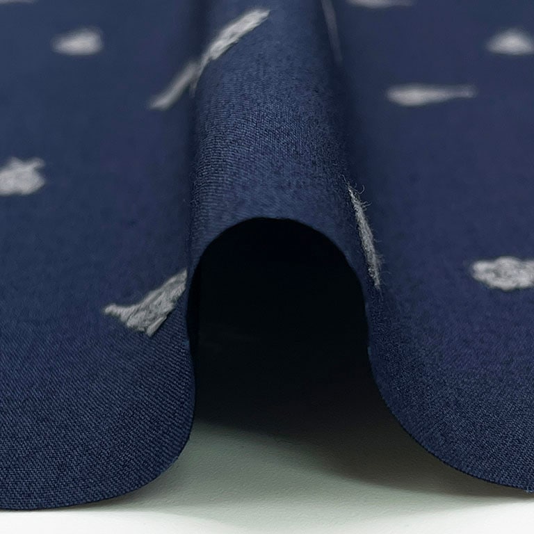 ベリー柄 ナッツ柄 木の実刺しゅう ブロード生地 (ネイビー)