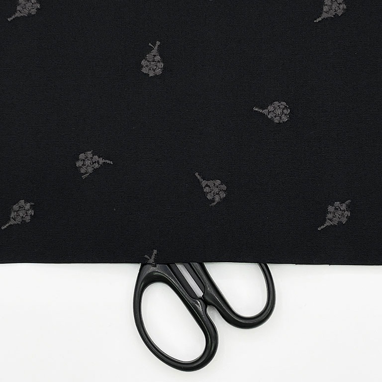 ベリー柄 ナッツ柄 木の実刺しゅう ブロード生地  (ブラック)