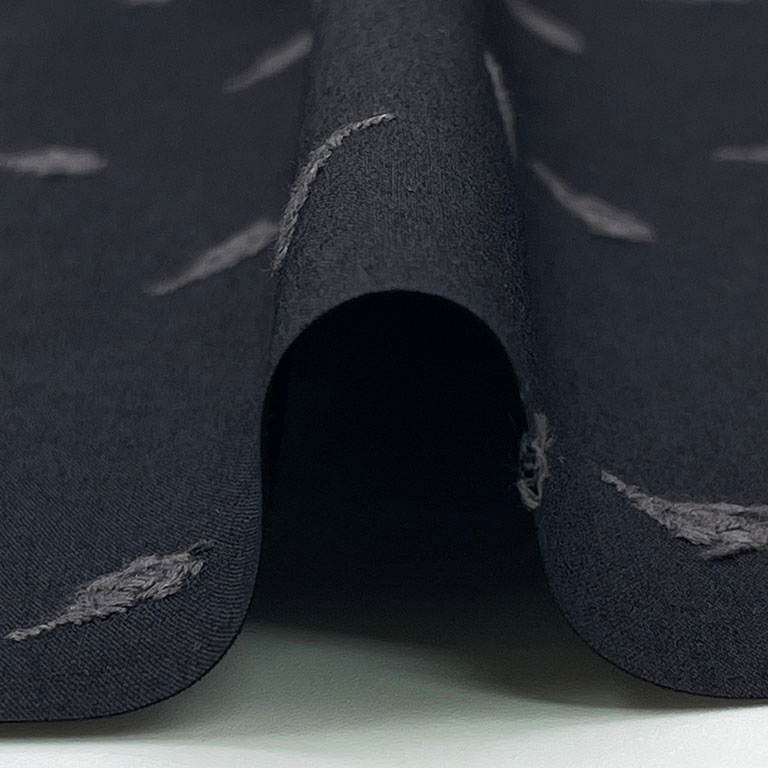 ベリー柄 ナッツ柄 木の実刺しゅう ブロード生地  (ブラック)