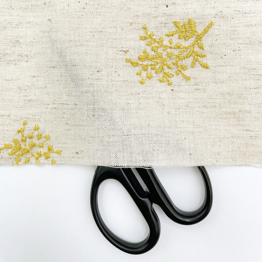ミモザ 刺しゅう コットンリネンシーチング生地 (ナチュラル×イエロー刺繍)