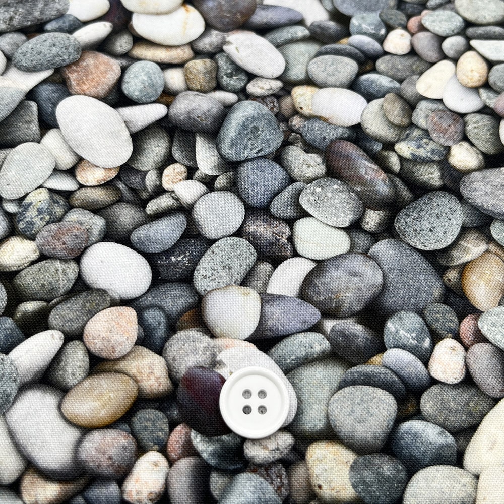 【Riconic】「FabtureCotton　カゴと小石」 デジタルプリント｜シーチング