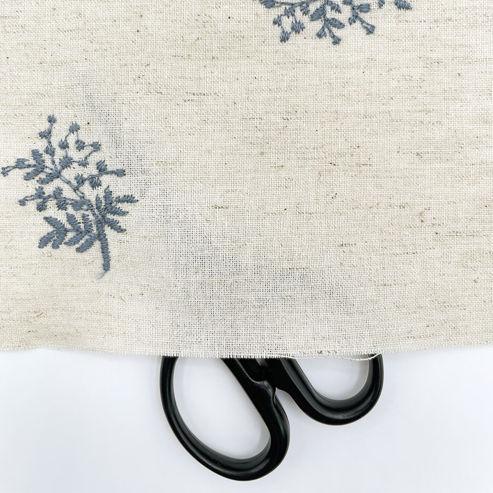 ミモザ 刺しゅう コットンリネンシーチング生地 (ナチュラル×フレンチグレイ刺繍)