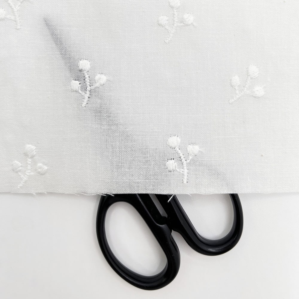 kinomi 刺しゅう キャンブリック生地｜木の実 刺繍 コットンキャンブリック(ホワイト×ホワイト刺繍)