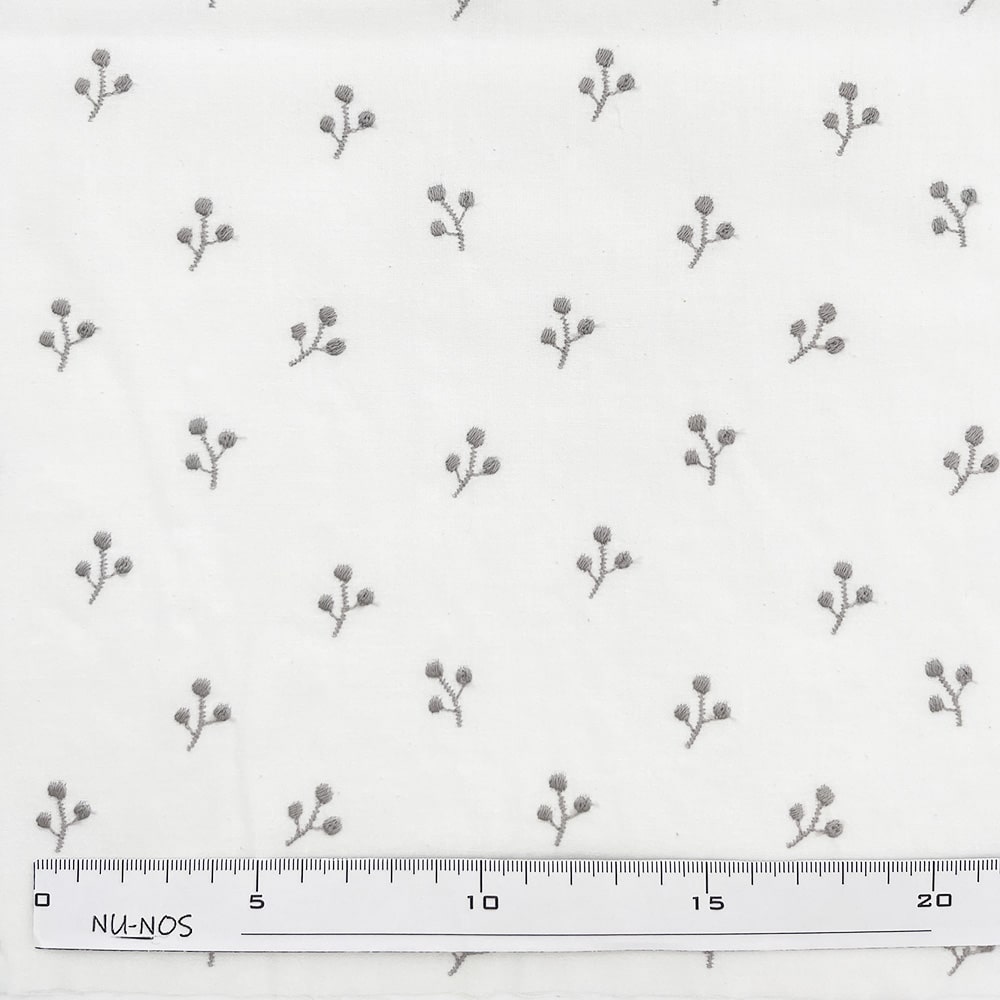 kinomi 刺しゅう キャンブリック生地｜木の実 刺繍 コットンキャンブリック(ホワイト×シルバーグレー刺繍)