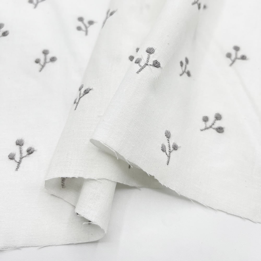 kinomi 刺しゅう キャンブリック生地｜木の実 刺繍 コットンキャンブリック(ホワイト×シルバーグレー刺繍)