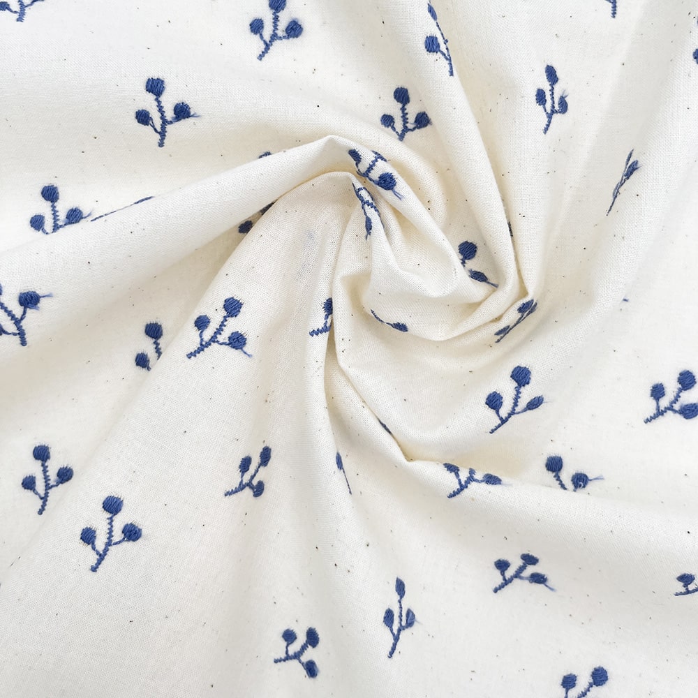 kinomi 刺しゅう キャンブリック生地｜木の実 刺繍 コットンキャンブリック(ナチュラル×インクブルー刺繍)