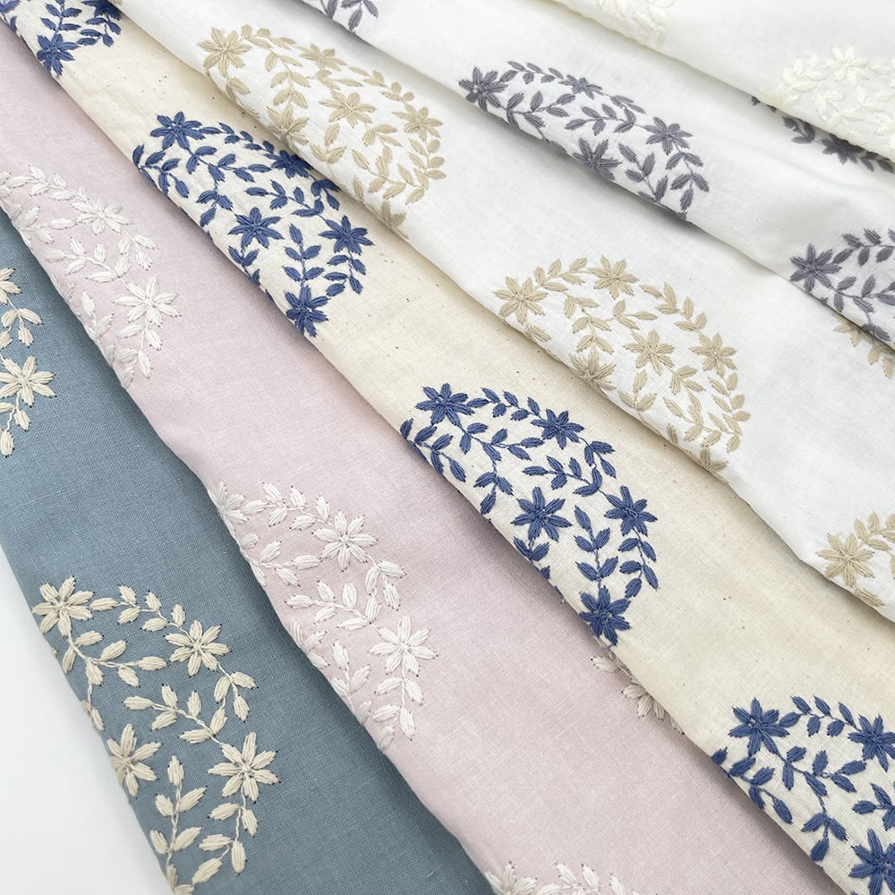 あじさい 刺しゅう キャンブリック生地｜花柄 刺繍 コットンキャンブリック(スモークブルー×ナチュラル刺繍)