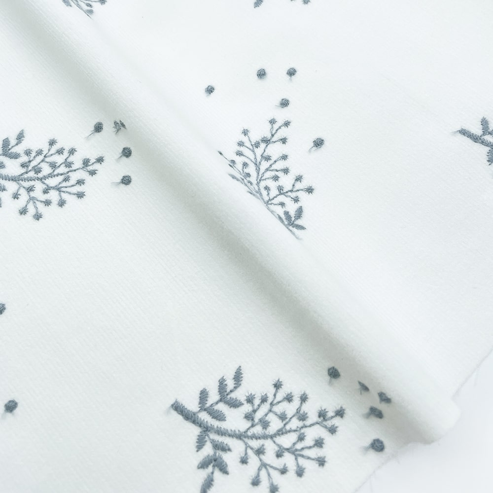 コーデュロイ｜mimosa刺しゅう ニュアンスカラー シャツコール (ホワイト×フレンチグレイ刺繍)