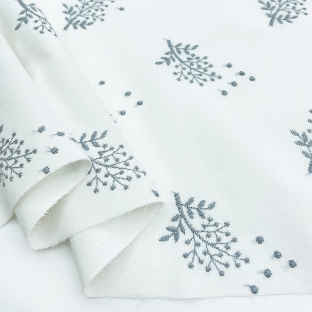 コーデュロイ｜mimosa刺しゅう ニュアンスカラー シャツコール (ホワイト×フレンチグレイ刺繍)