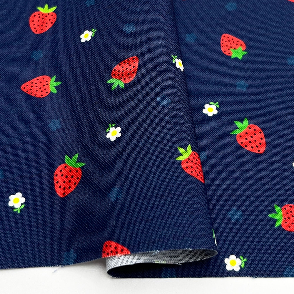 【Riconic】「イチゴ」 デジタルプリント｜シーチング