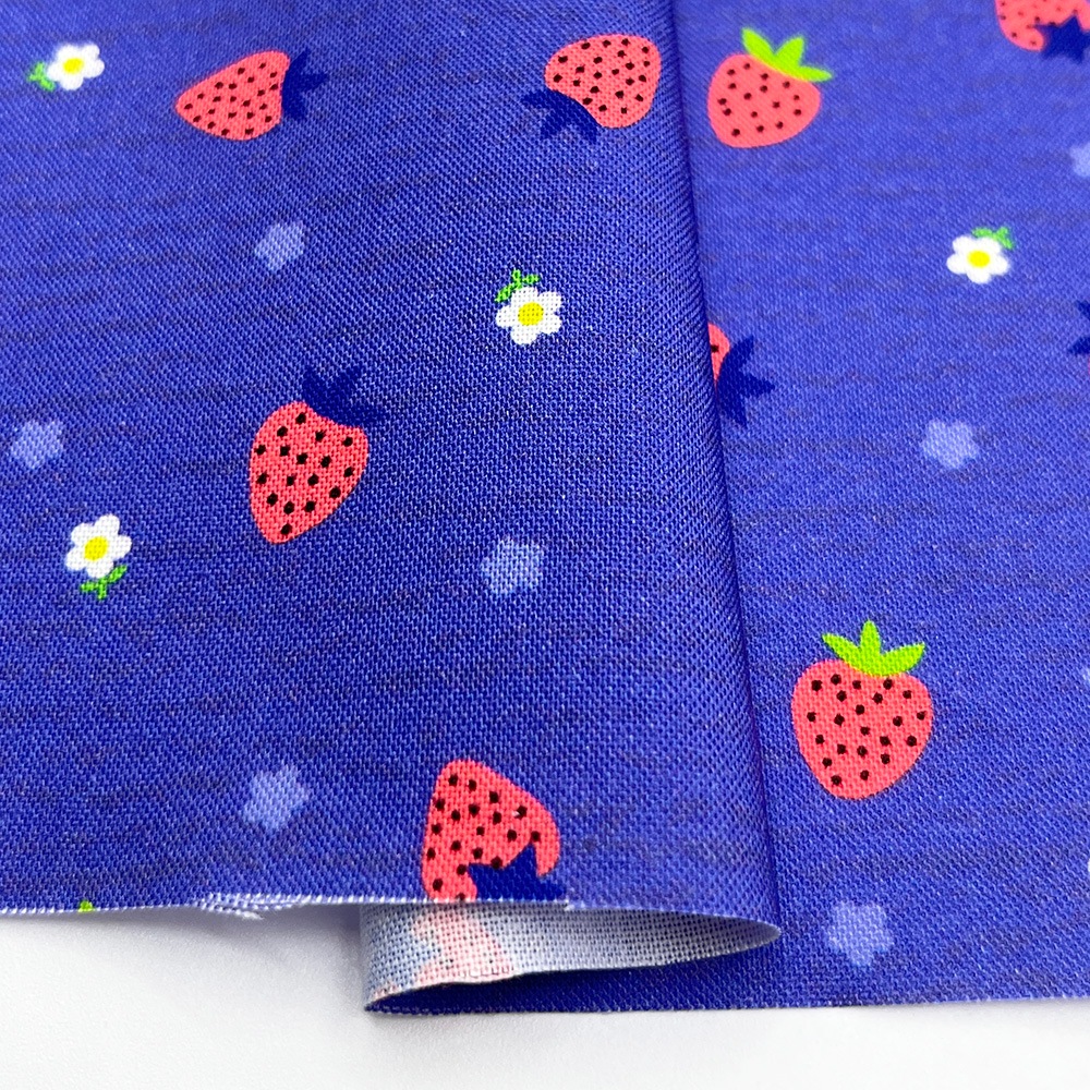 【Riconic】「イチゴ」 デジタルプリント｜シーチング