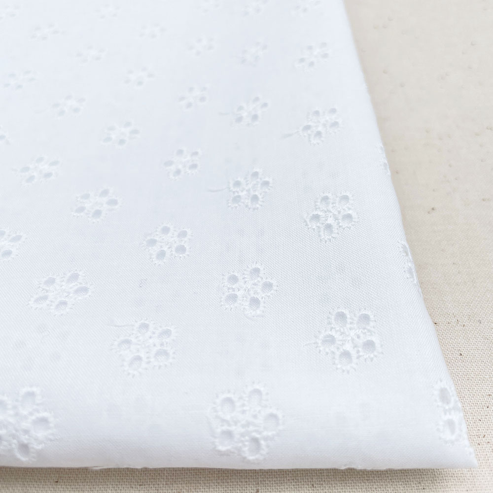 100円スタート！綿60ローン・全面柄レース　オフ　4m 1m 100 円 生地（素材（生地・毛糸）ローン）（手芸