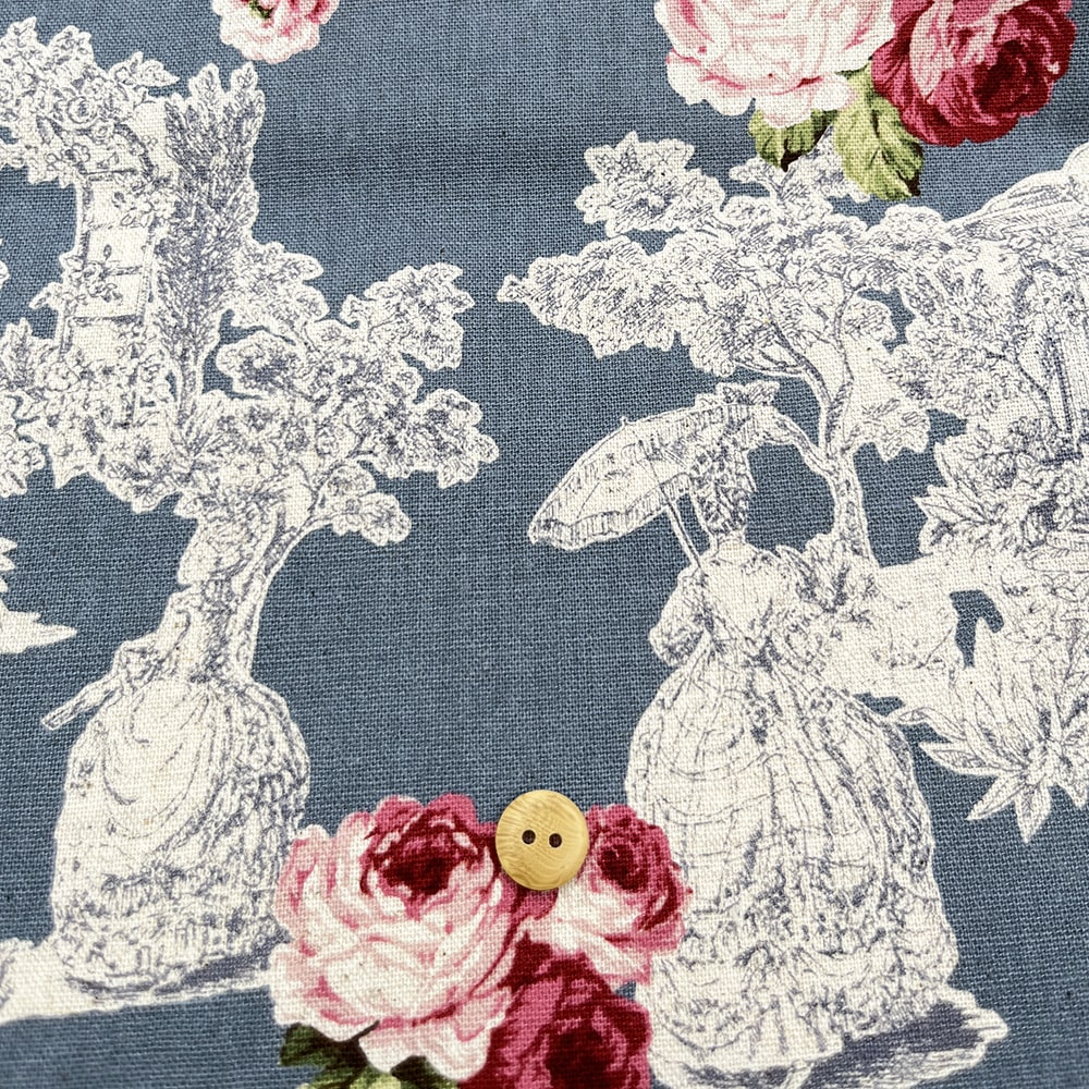 【sale】コットンリネンキャンバス｜トワルローズ プリント｜綿麻 花柄　（シャドーブルー)