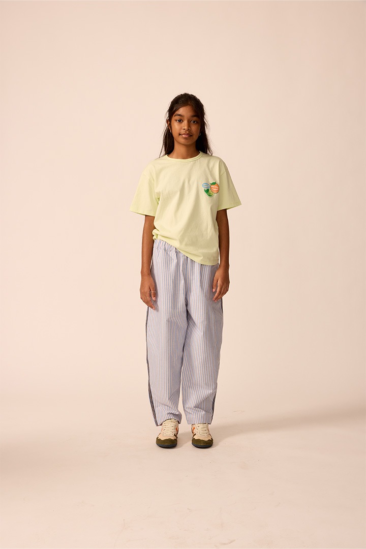 the sunday collective / Organic Weekend Tee in Keylime / S26K1223