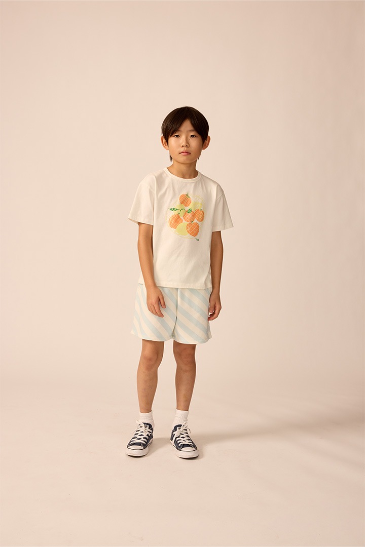 the sunday collective / Organic Weekend Tee in White Mix Fruit