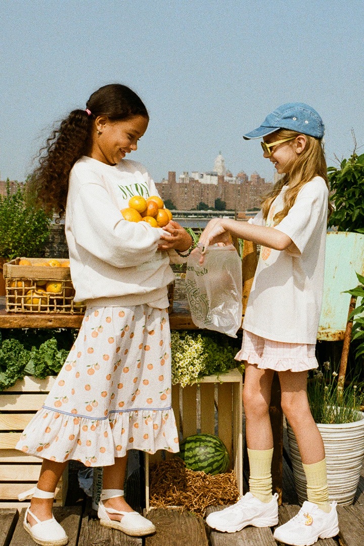 the sunday collective / Organic Weekend Tee in White Mix Fruit