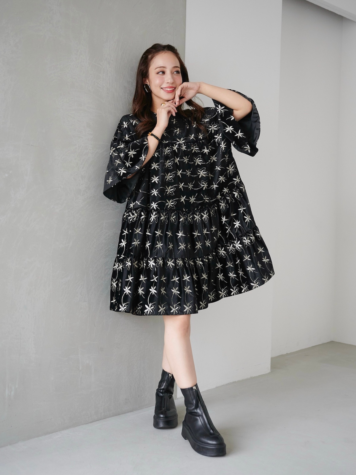 オブリ スターエンブロイダリーワンピース 1サイズ 定価39,820 新品未使用 OBLI 新作スターエンブロイダリーワンピース 星柄