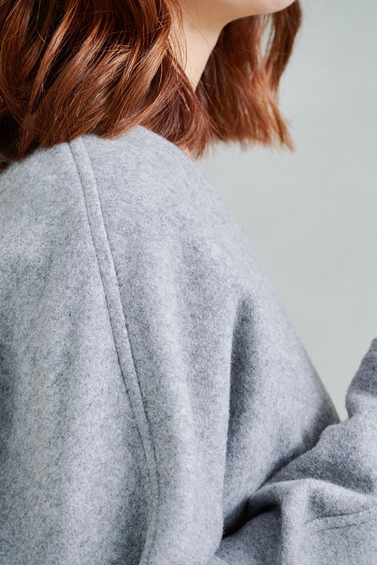 Vネックウールトップス/グレー