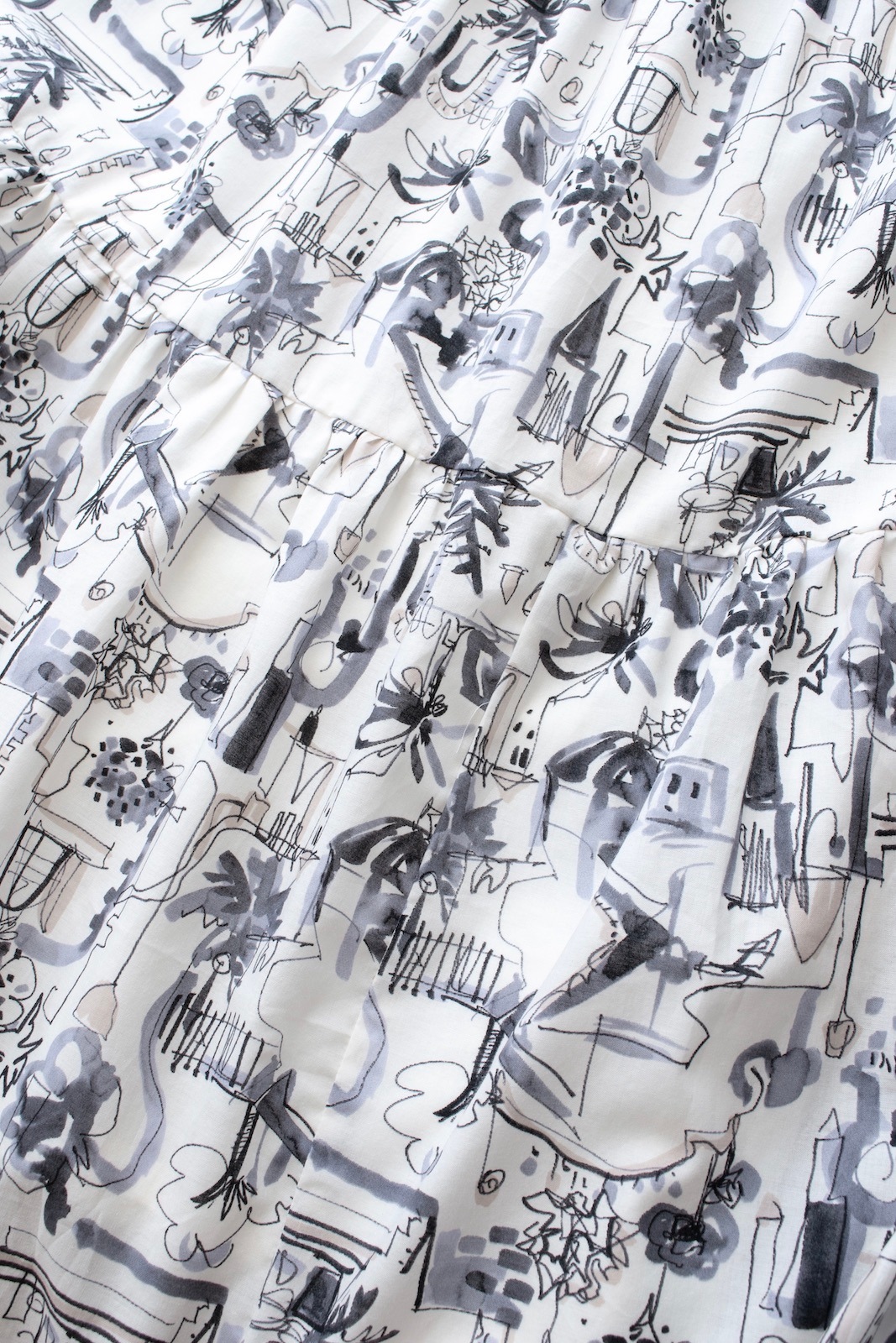 シティプリントティアードワンピース/ブラック