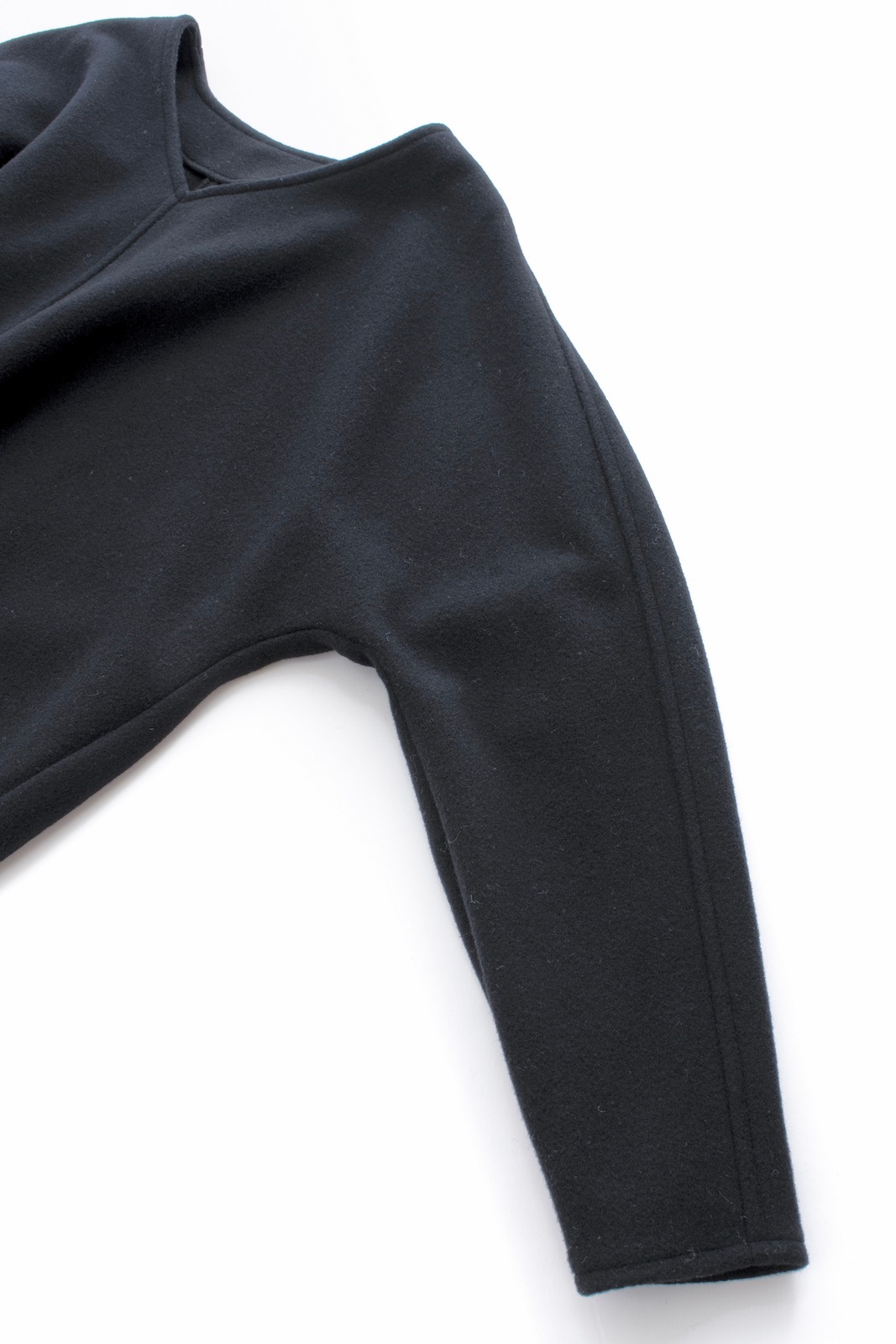 Vネックウールトップス/ブラック