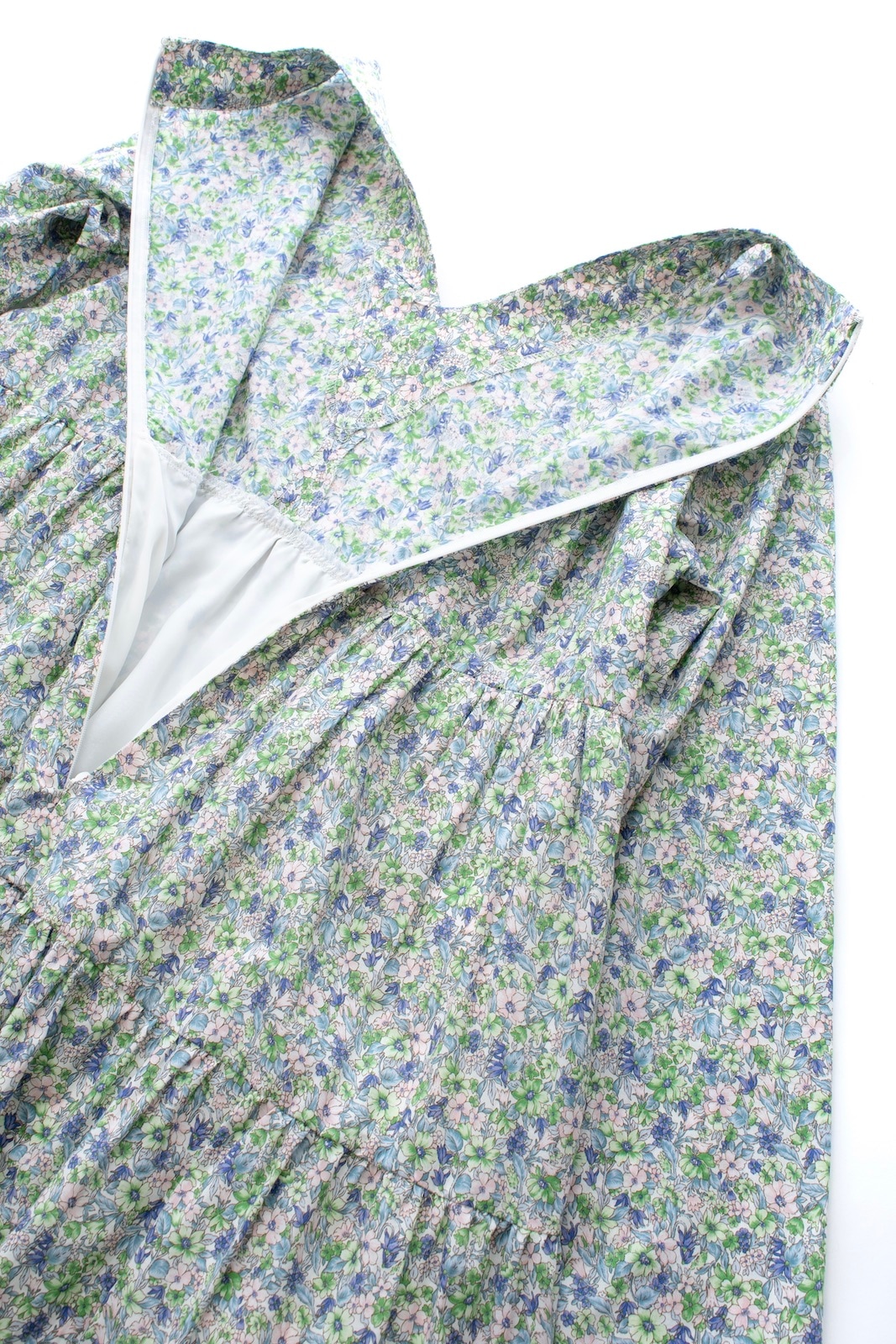 Obli Vネックフラワーティアードワンピース