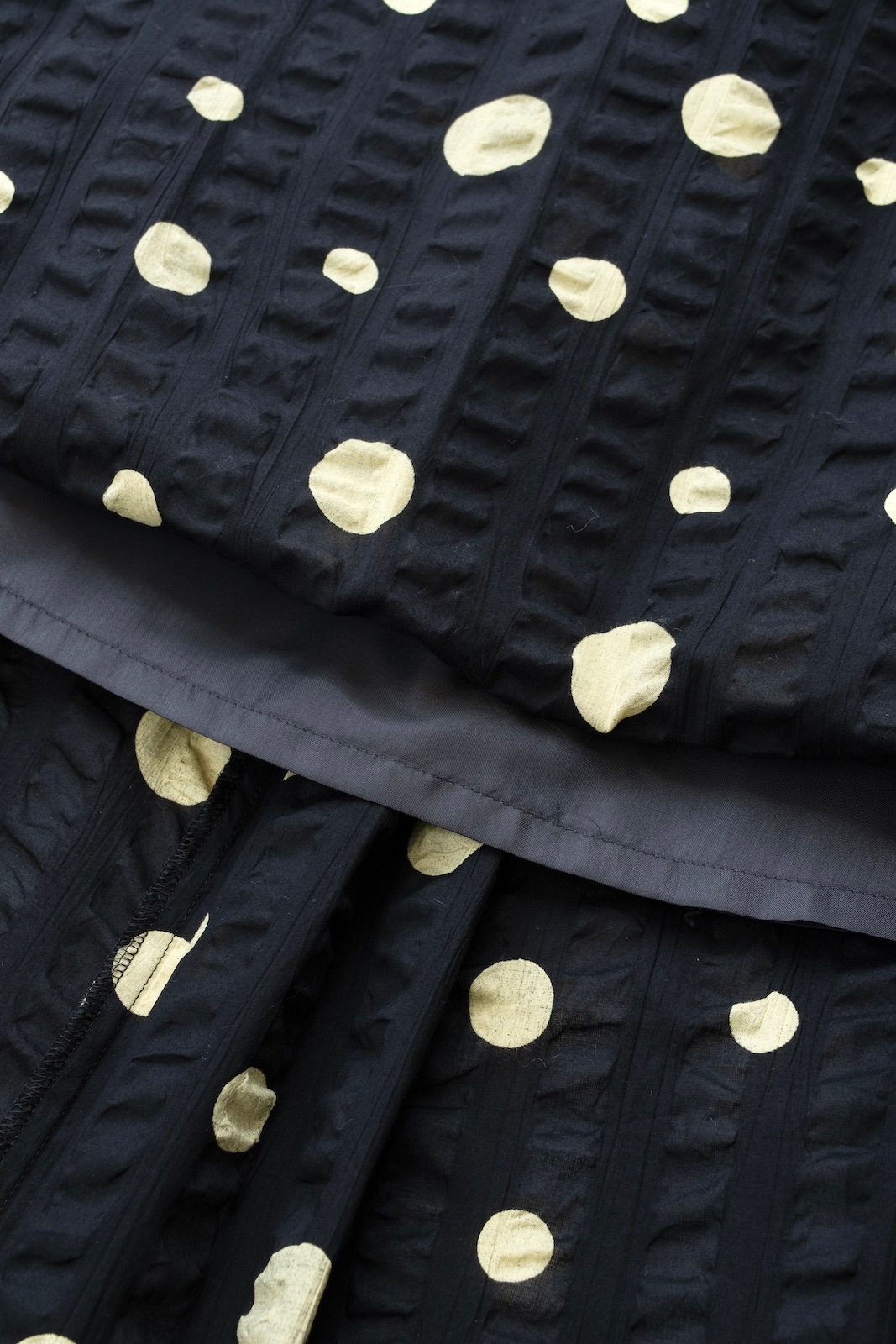 美品☆OBLI ランダムドットワンピース　黒　0サイズ　オブリ ランダムドットワンピース/イエロー | DRESS | OBLI