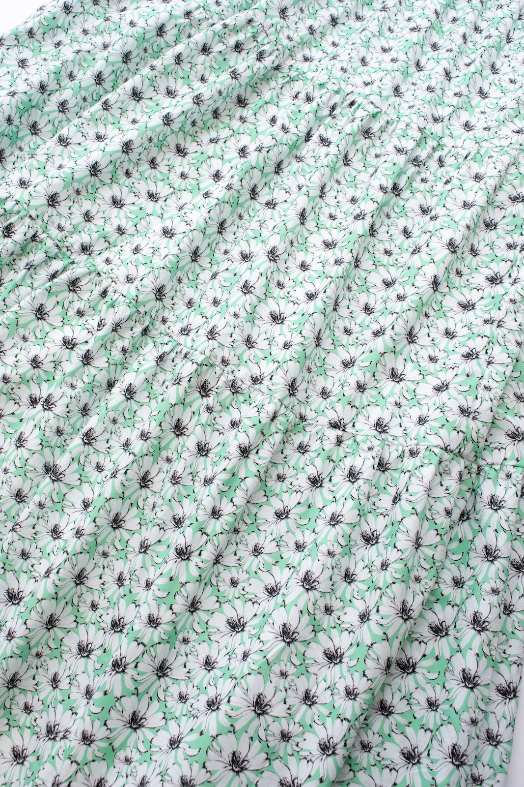 マーガレットフラワーVネックワンピース | ALL ITEM | OBLI