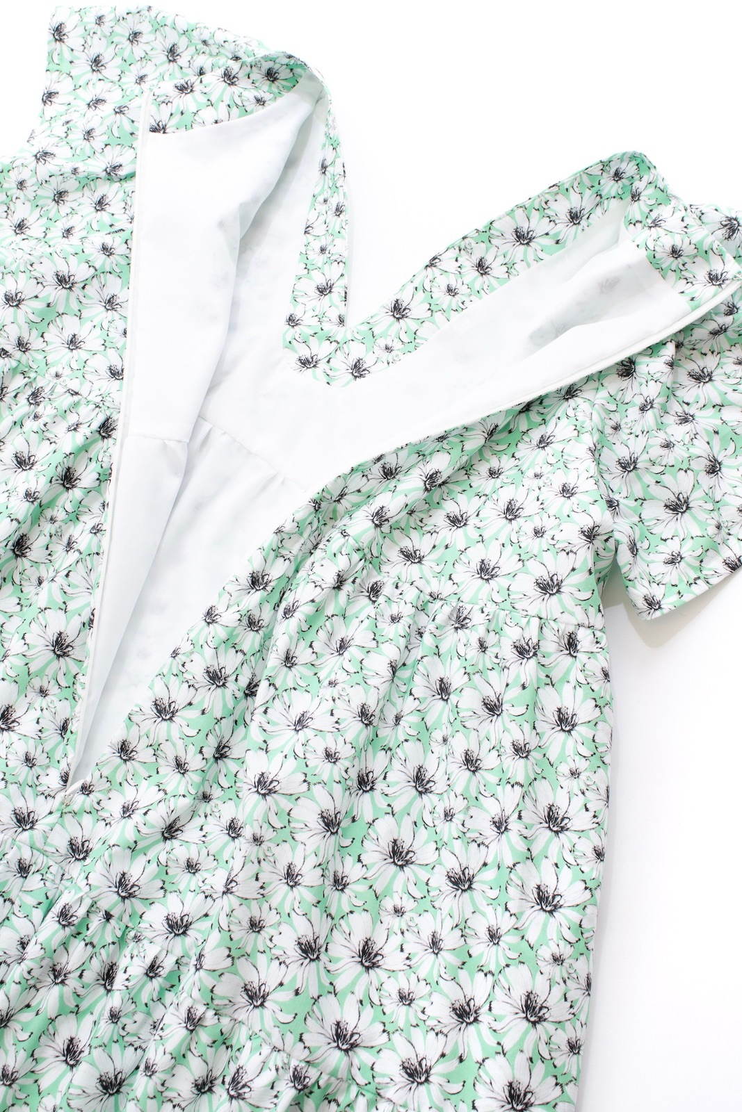 OBLI マーガレットフラワーVネックワンピース マーガレットフラワーVネックワンピース | DRESS | OBLI