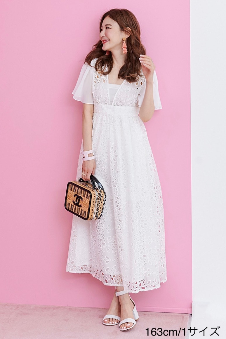 限定値下げSimone Rocha  アシンメトリーコットンドレス SIMONE ROCHA、殻を打ち破って現れるフェミニニティを表現