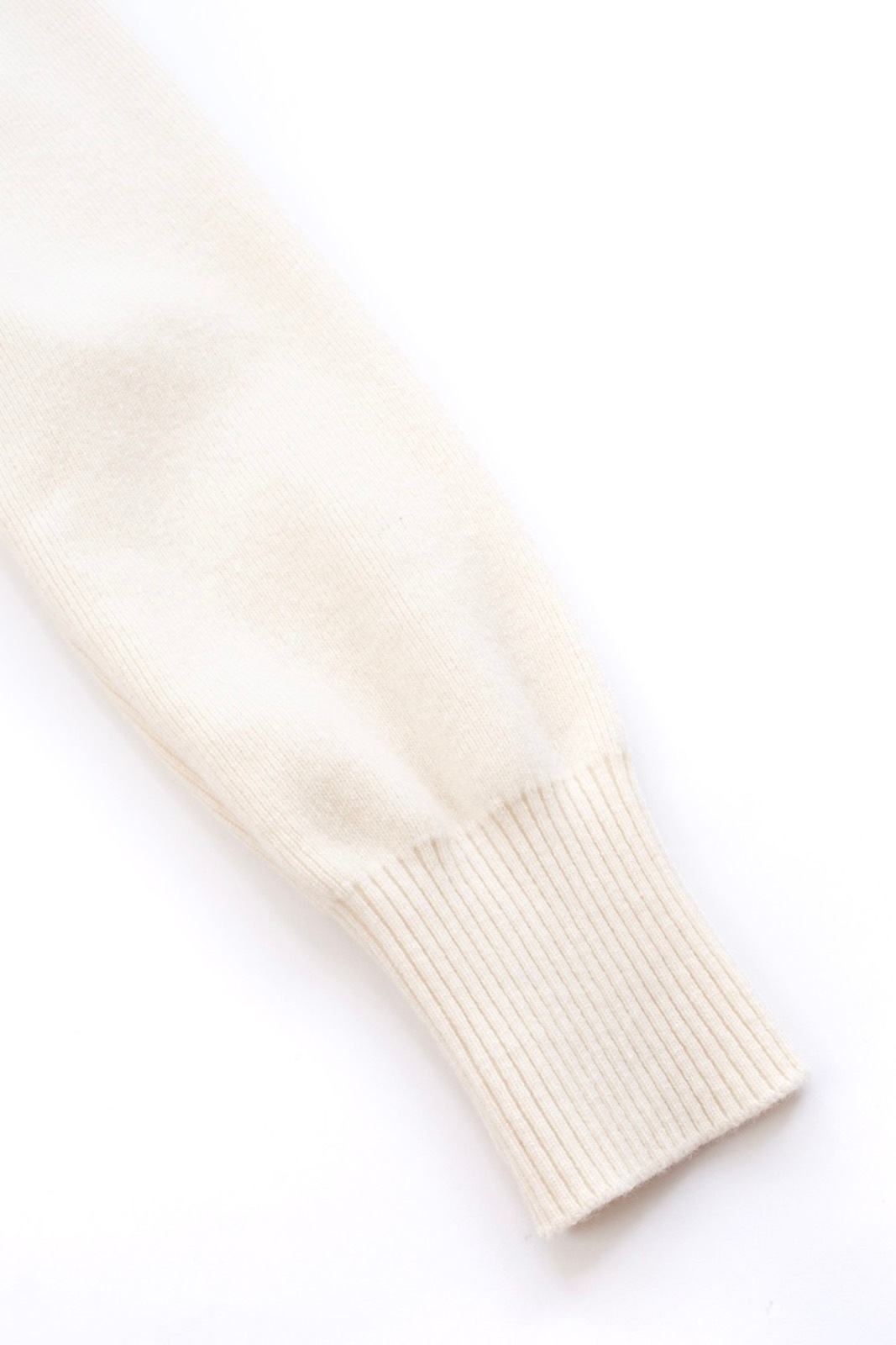 コンパクトロゴ刺繍ニット/ホワイト【残り2点】