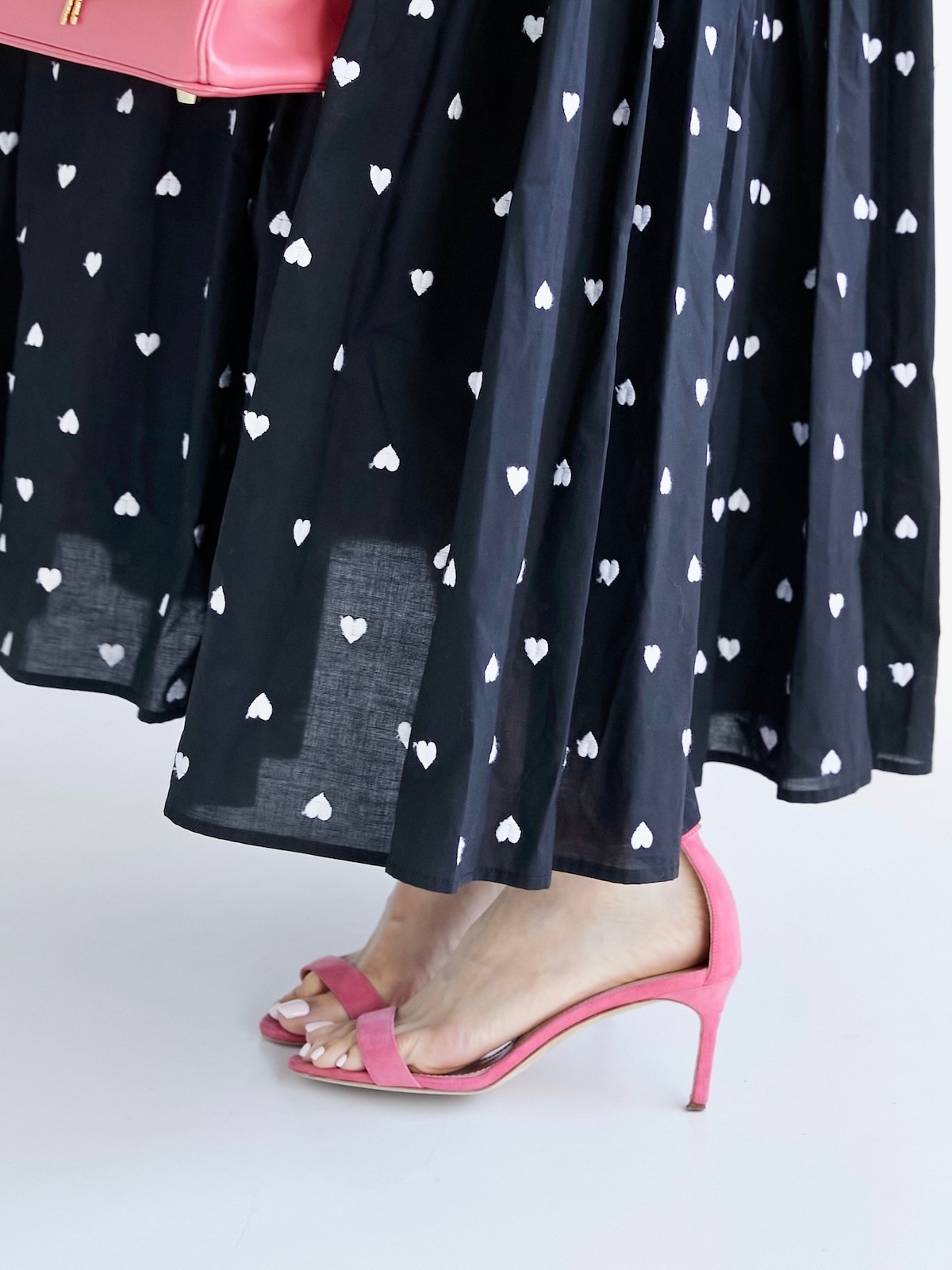 ハーフスリーブハート刺繍ティアードワンピース | DRESS | OBLI