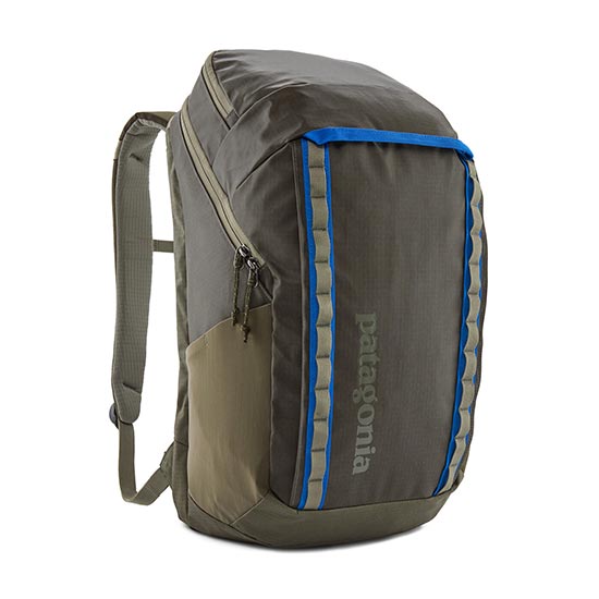 Patagonia ブラック キャリーオンバックパック　イヴァンは待ってますよ！ PATAGONIAリュック・キャリーケース ガンガン使ってみた！ - YouTube