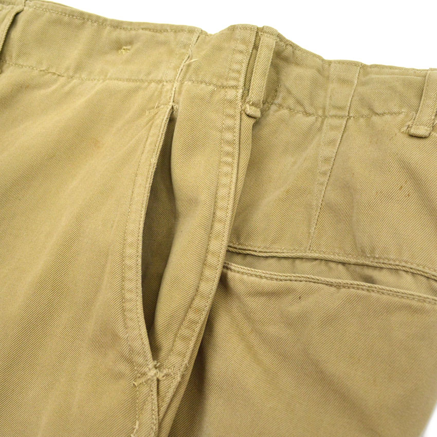 40's U.S.ARMY M-1943 カーキ ガスフラップ付 チノパンツ ... W32×L31