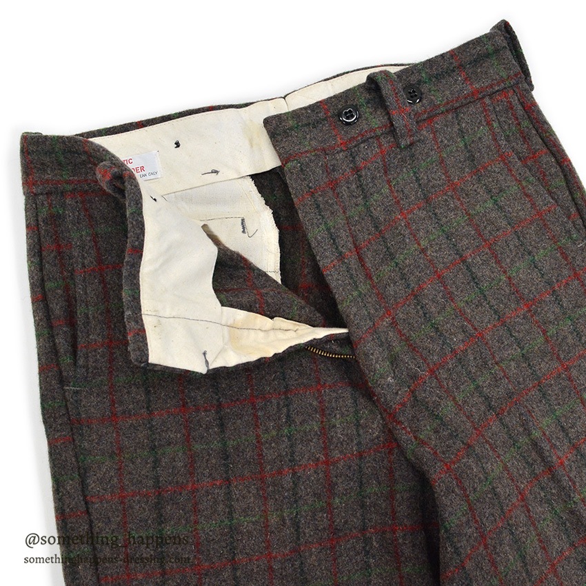 Burberry's LONDON One-tuck wool pants slacks for men, equivalent to w35 wool Khaki type Vintage Second Hand