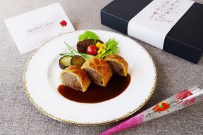 【母の日 カーネーション（造花）付き】黒毛和牛のビーフパイ