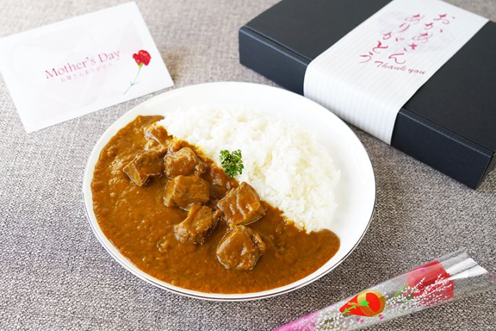 【母の日 カーネーション（造花）付き】黒毛和牛のビーフカレー