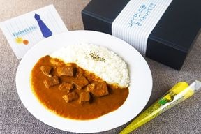 【父の日 カーネーション(造花)付き】黒毛和牛のビーフカレー