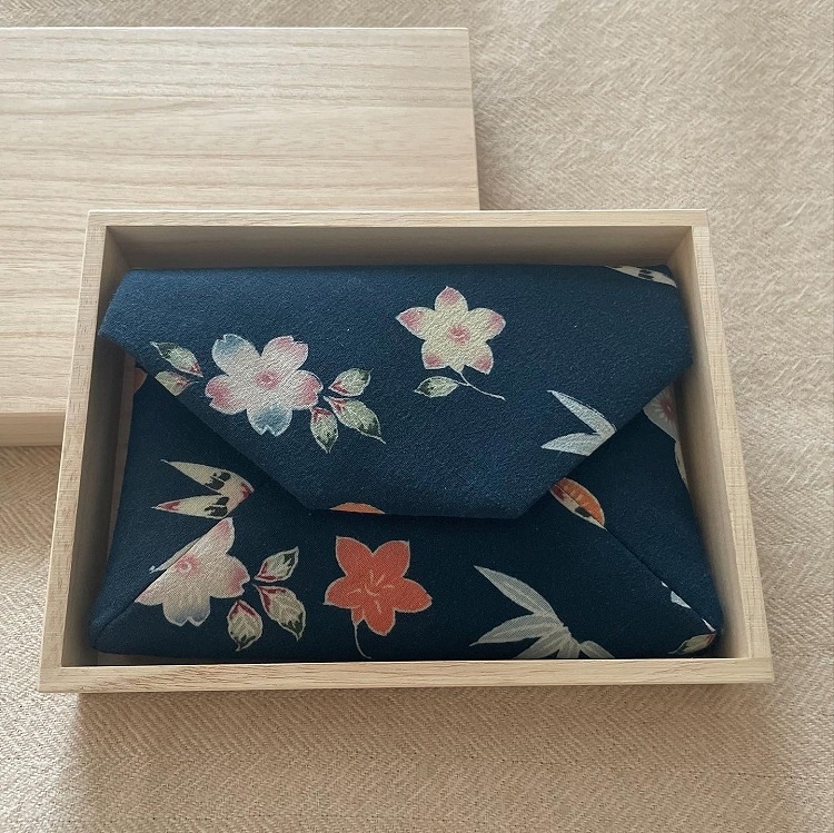数寄屋袋／SUKI（中）アンティーク着物（帯）
