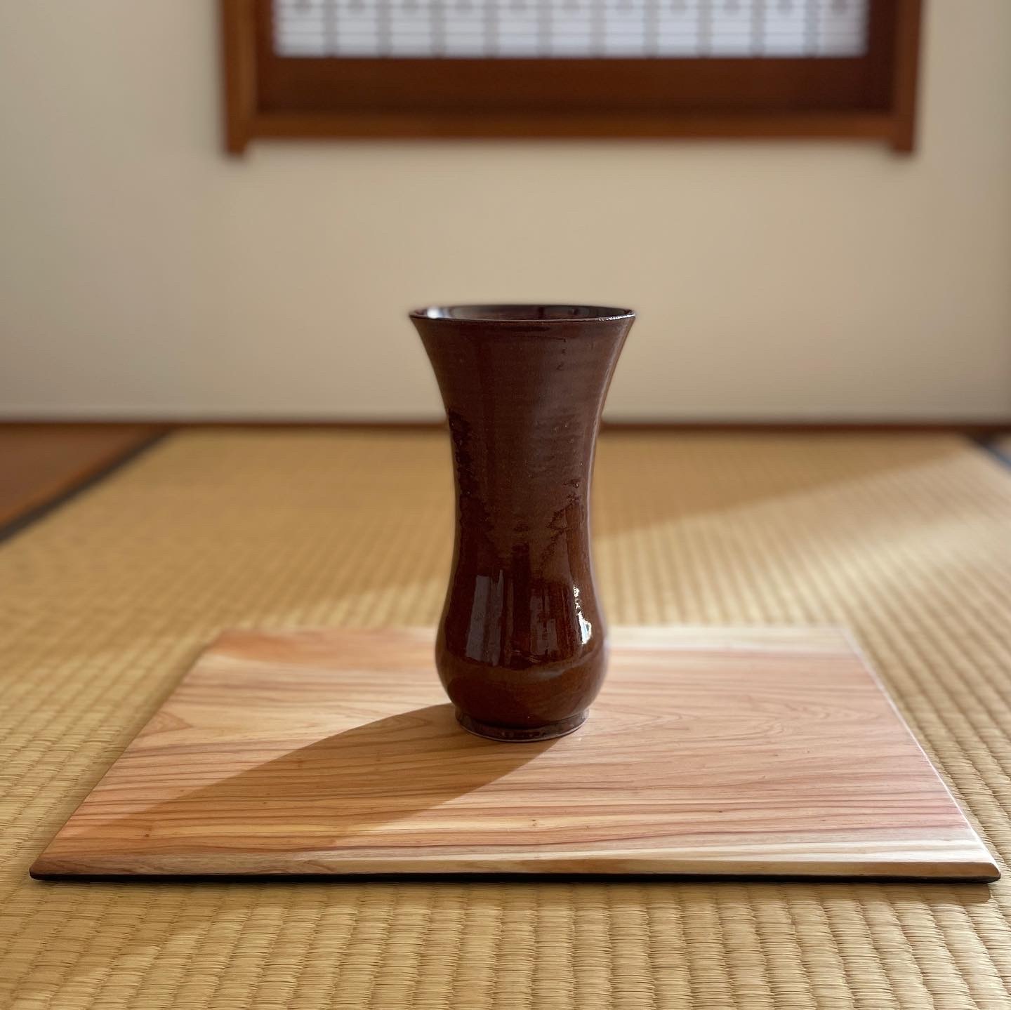 花器（飴釉）