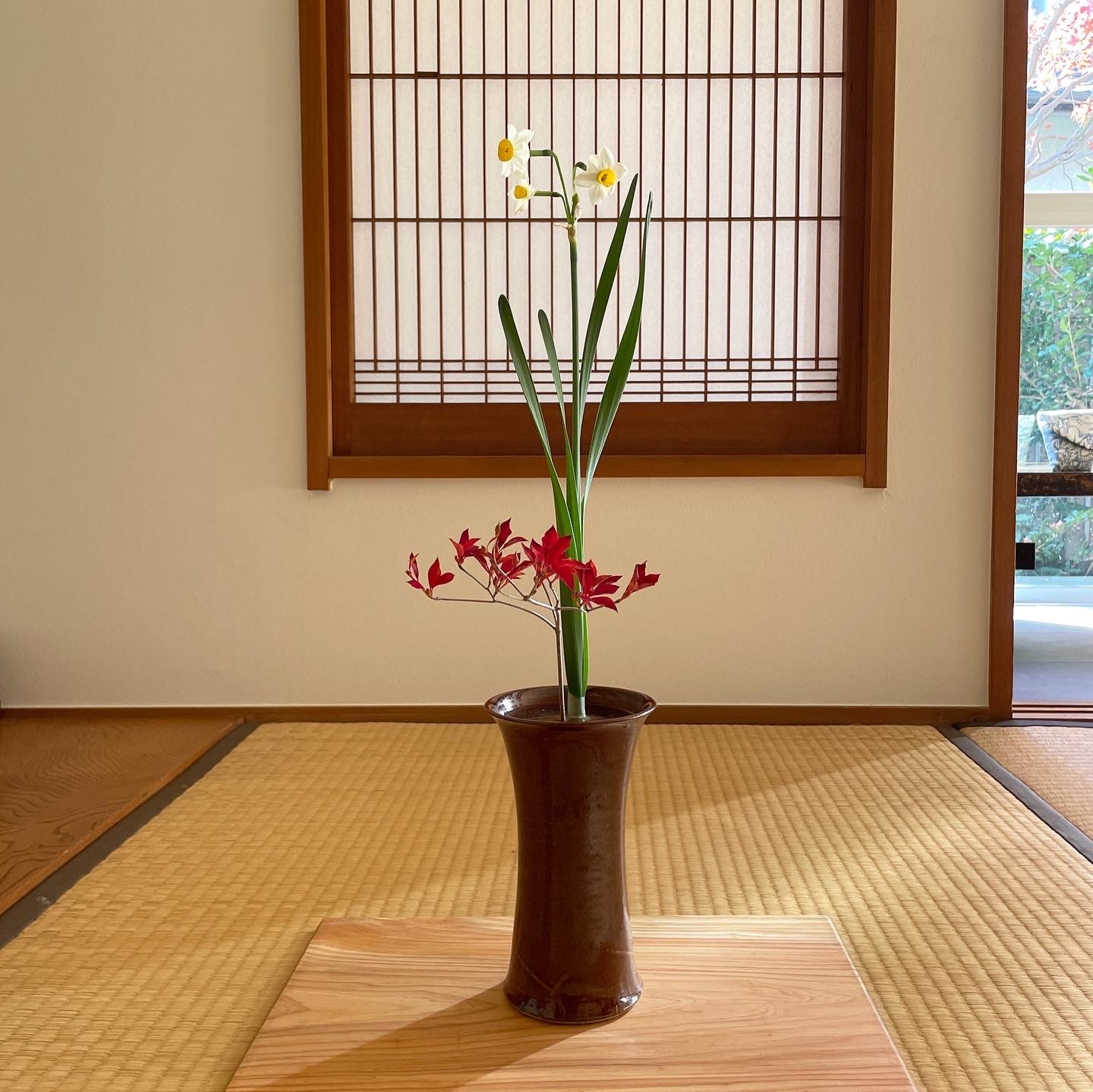 花器（飴釉）