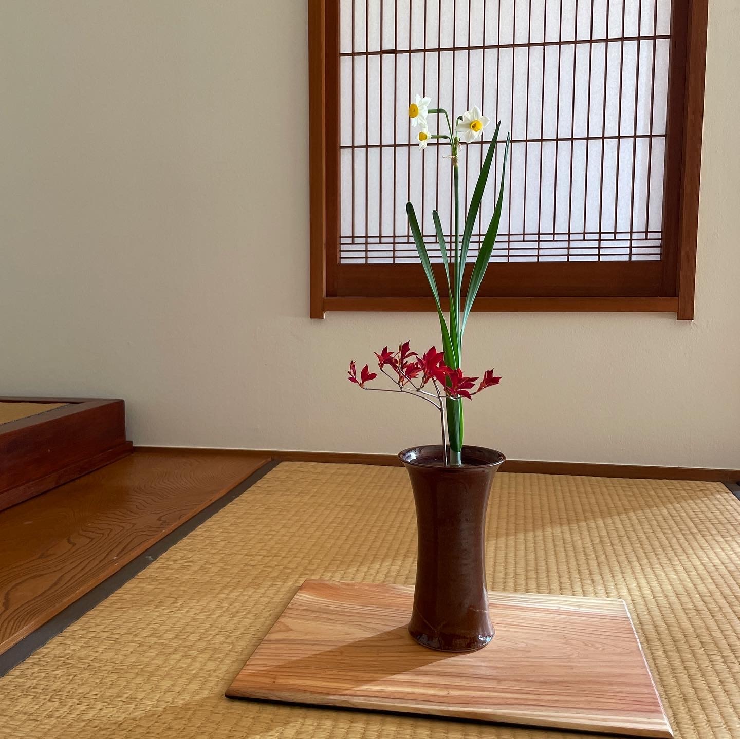 花器（飴釉）