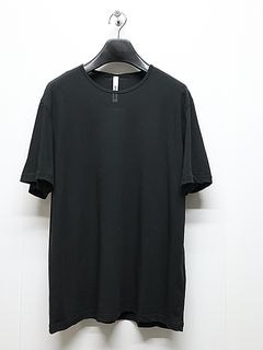 ATTACHMENT�������å�����/100/3 HIGH TWIST JERSEY SLIM FIT S/S TEE/BLACK