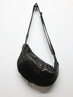 Yohji Yamamoto���襦����ޥ��/������å��ۡ����쥶�����ϡ��եࡼ�󥷥������Хå�/BLACK