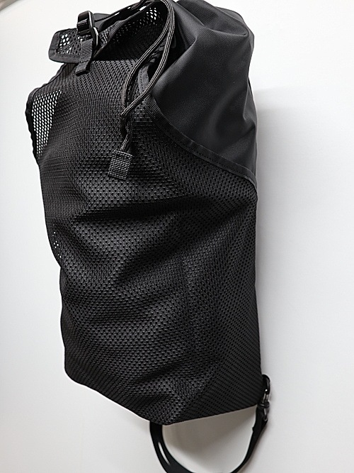 RIPVANWINKLE����åץ����󥦥��󥯥�/Rough ox �� Heavy mesh SLING BODY BAG/BLACK