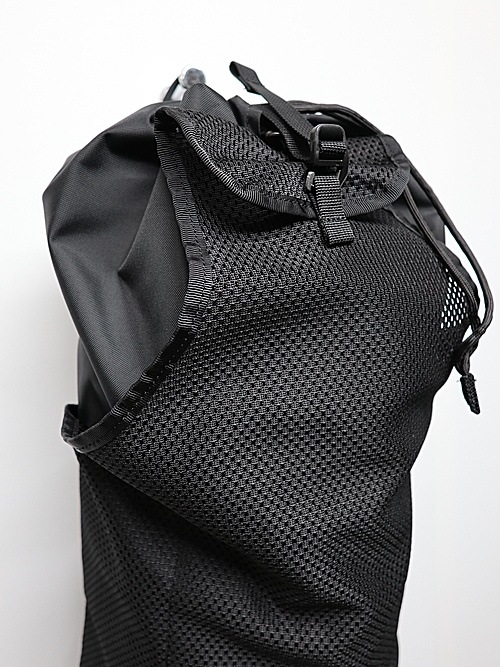 RIPVANWINKLE����åץ����󥦥��󥯥�/Rough ox �� Heavy mesh SLING BODY BAG/BLACK