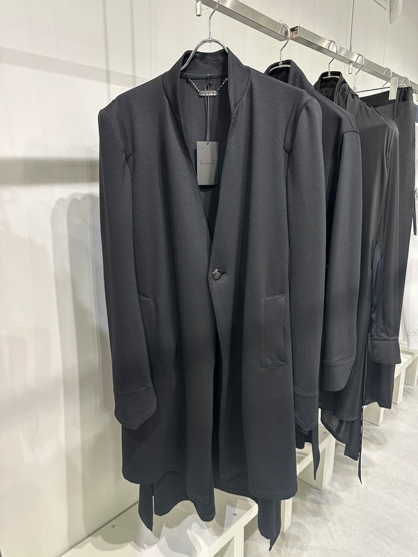 (ͽ���ʡ� 8������9������ͽ��/kiryuyrik������奦����奦/Mockroady No Collar Flare Jacket/Black